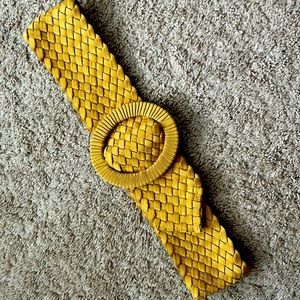 A belt in the color sunbaked, yellow, this is a great peace to make your fit pop